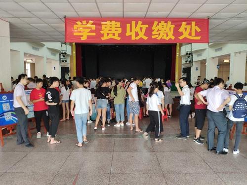 中專學校一般都交什么費用？學費大概是多少？