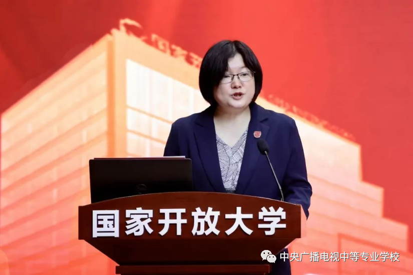 躬耕教壇 強(qiáng)國(guó)有我