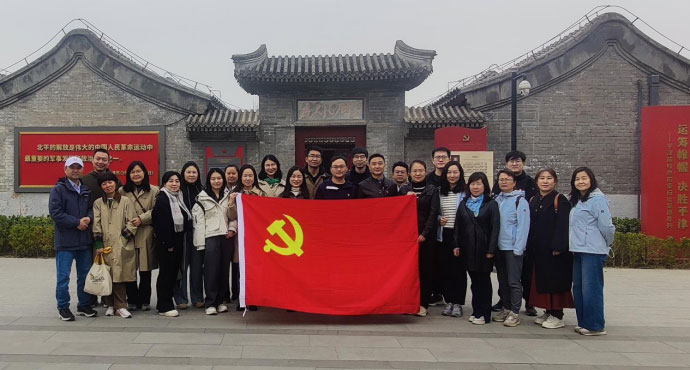 中職學(xué)院黨支部聯(lián)合改革發(fā)展處黨支部、社教部黨支部開展“傳承紅色血脈，涵養(yǎng)廉政清風(fēng)”主題黨日活動